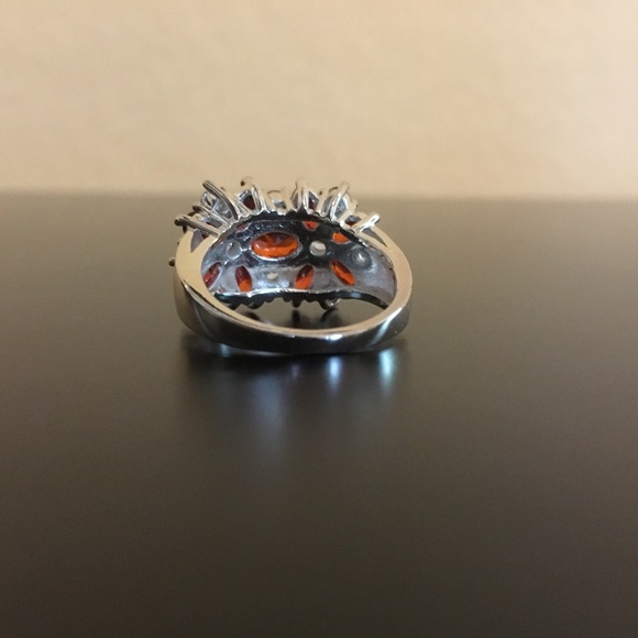 Gorgeous, flashy ring. BRAND NEW! - Picture 4 of 4